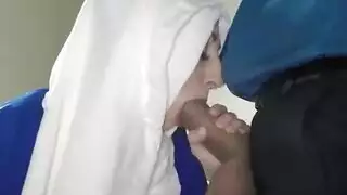 جيمينا لاغو في فيلم بورنو مص تسكت المعلق