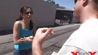 أول ظهور بورن عالمي مع صديق قابلته حديثاً