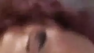 ممثل محتاج يتم تناوله بعمود ضخم