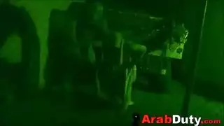 عاهرات متسللة تخدم الجنود في حفلة جنس عسكرية جامحة
