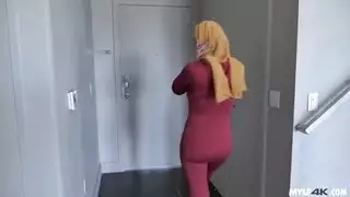 فانتازيا الحجاب: أنيسة تُضاجع بقوة وسرعة