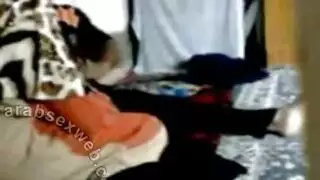 طالبة باكستانية محجبة تُنكح بقوة في فيديو جنسي منتشر