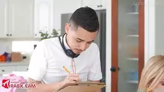 المساعدة العائلية تنتهي بقذف عميق داخل المهبل