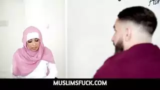 الفتاة المحجبة تزور أستاذها لجلسة جماع عميق