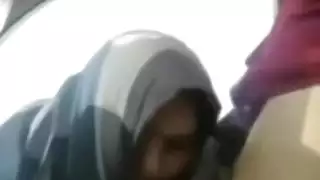 كاميرا خفية تلتقط مص سيارة حرصة صريحة على الطريق