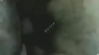 أم عربية تأخذ حمولات متعددة في فيلم إباحي