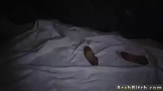 أول مرة جنس عنيف: مراهق يمارس بقوة ويملأها