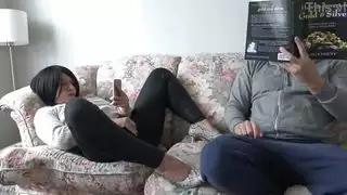 زوجة الأب المنحرفة تستمني العضو التناسلي النسوي لها ولكن يتم تجاهلها من قبل نيردي ربيب