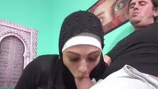 ابنة الشيخ تتحول لإباحية صريحة: اختراق مزدوج مُكشف