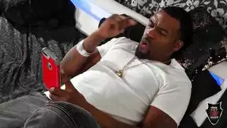جينيفيف سين المنحنية في لقاء شرجي بين الأعراق – مشهد إباحي لا يُنسى