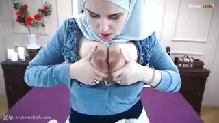 أثداء ضخمة تقطر حليباً مشهد رضاعة فتيش إكس إكس إكس