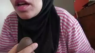 فتاة مصرية بمؤخرة كبيرة تشتهي قضبان سوداء ضخمة