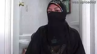 فتاة مسلمة تمارس الجنس الغريب الشديد مع رجل فرنسي منحرف
