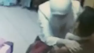 كاميرات المراقبة تضبط فتاة محجبة في فعل إكس إكس إكس