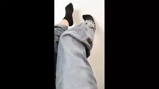 بنطلون ضيق يُتمزق لعرض جنس جماعي قاسٍ