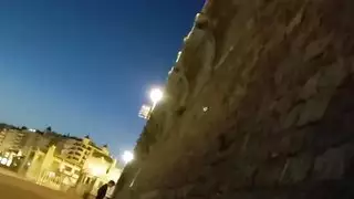 ممارسة جنسية ثلاثية في الخارج: انضم لزوجين متزوجين لجنس صريح على الشاطئ