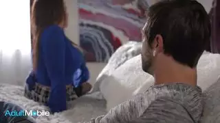 زوجة الأب ناتاشا نايس تدلك وتداعب قضيب ابن زوجها المنتصب فيديو إباحي