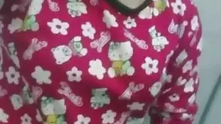 منة المصرية تأخذ عدة أعضاء ذكرية في جلسة جنس جماعي