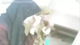 حركة مزدوجة محجبة ثنائي في المكتب الطبي