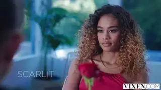 حركة لسان عميقة الحلق على كس مبلل تماماً