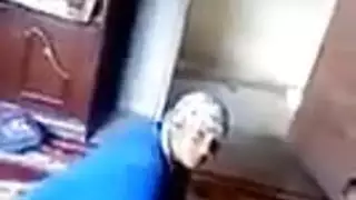 عاهرة الجمهورية سيئة السمع تُصور وهي تُنكح بقوة من قبل عميل