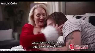 حركة أمهات مثيرة: فتح هدية عيد الميلاد الخاصة بها