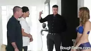 عصابة شباب horny يدلّكون زبورهم الصلبة