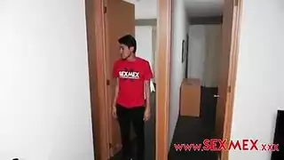 ولد ينيك زوجت ابوه النائم