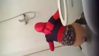 الام العريانه في الحمام عشان ينيكونه