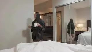فرج أم مثيرة رطب ينتظر قضيبك الغليظ