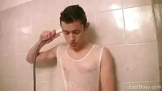 سكس مصري واحد يضرب عشرة في طيزها