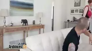 الأخ الغيور علي الأخت مترجم