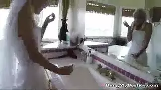 زب اصطناعي تركبه الفتاة وتستمني