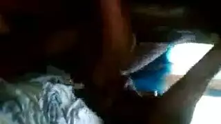 رفع الأرجل ودفعات قضيب عميقة في هذا المقطع الإباحي
