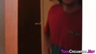 عشرينية ساخنة مستعدة لتقبيل عميق