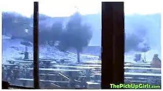 قضيبان ضخمان يوسعان مؤخرة فتاة مشعرة