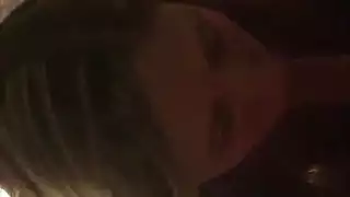 شقراء ساخنة تمص بقوة قبل أن تُمارس معها الجنس وهي ترتدي ملابس داخلية زرقاء