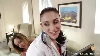 نيك الطبيب ثلاثي
