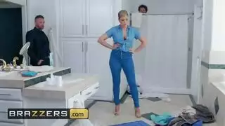 خيال زوجة الأب بالقضيب الكبير ينطلق على ابن الزوج