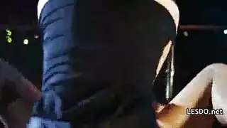 ميناء المتعة: البحارة يقدمون جنسًا قويًا وصريحًا
