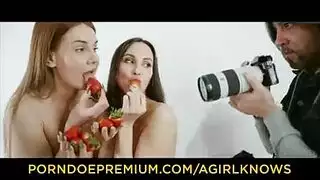 مص للرئيس: نائب الرئيس يمارس الجنس مع فتاة مكتب مثيرة على وجهه