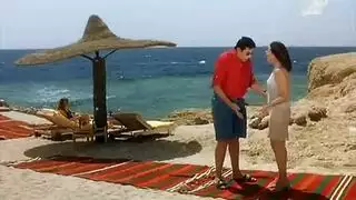 هند سابري تبتلع السائل المنوي في مشهد مص قوي