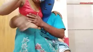 الكشف عن الشريط الإباحي السري للعروس المراهقة