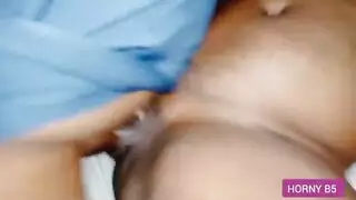 منظور أول إباحي قوي: كس الجارة يقبض عليّ، ثم تم حشوه بواسطة قضيب أسود طويل