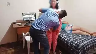 قضيبي الكبير فيها أثناء لعبها كاد يتم اكتشافنا