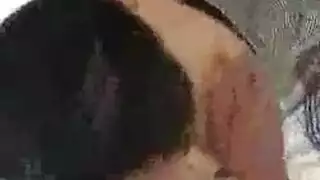 آسيوية وقحة تتباهى بالدانتيل الوردي وتُملأ