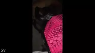 شقراء مع سيجارة تمص بشدة في الخارج