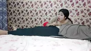 أعلم زوجة أبي كيف تمص القضيب