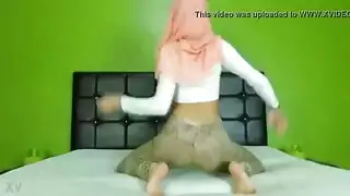 اشترك لترى مؤخرتها العربية مباشرة على نود كام روليت