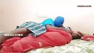 عمة نحيفة مشدودة وحبيبها في جنس شرجي صارم